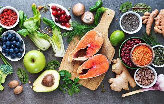 online personal trainer suggestsHealthy meal plan ingredients including salmon and vegetables for fitness nutrition
